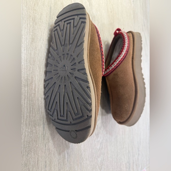 UGG® Kids' Tazz Suede Platform Clog Boot Big Kids Brown Chestnut Size 5 winter - Picture 9 of 14